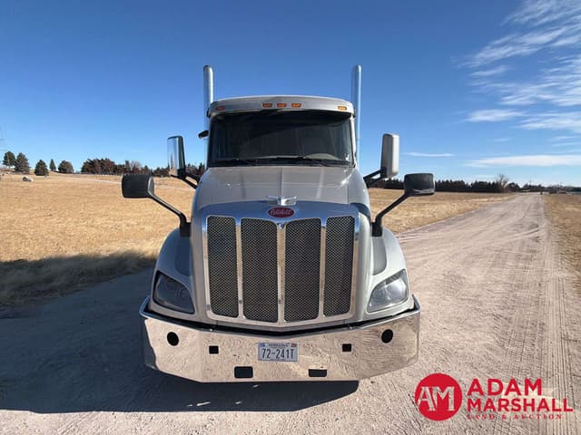 Image of Peterbilt 579 equipment image 2