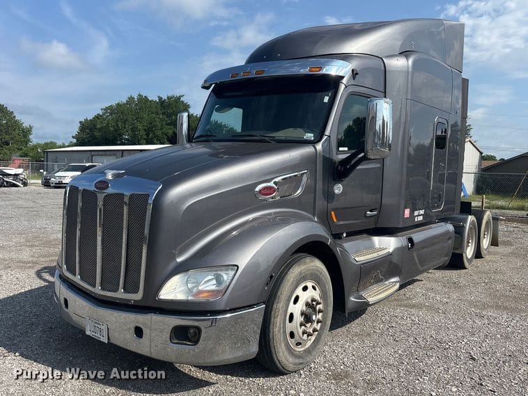 2016 Peterbilt 579 Equipment Image0
