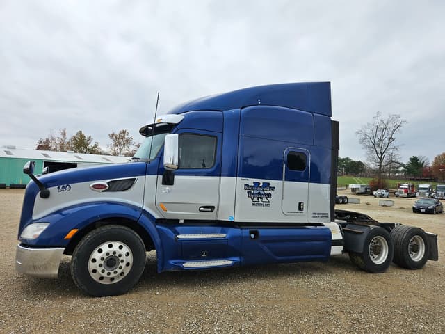 Image of Peterbilt 579 equipment image 4