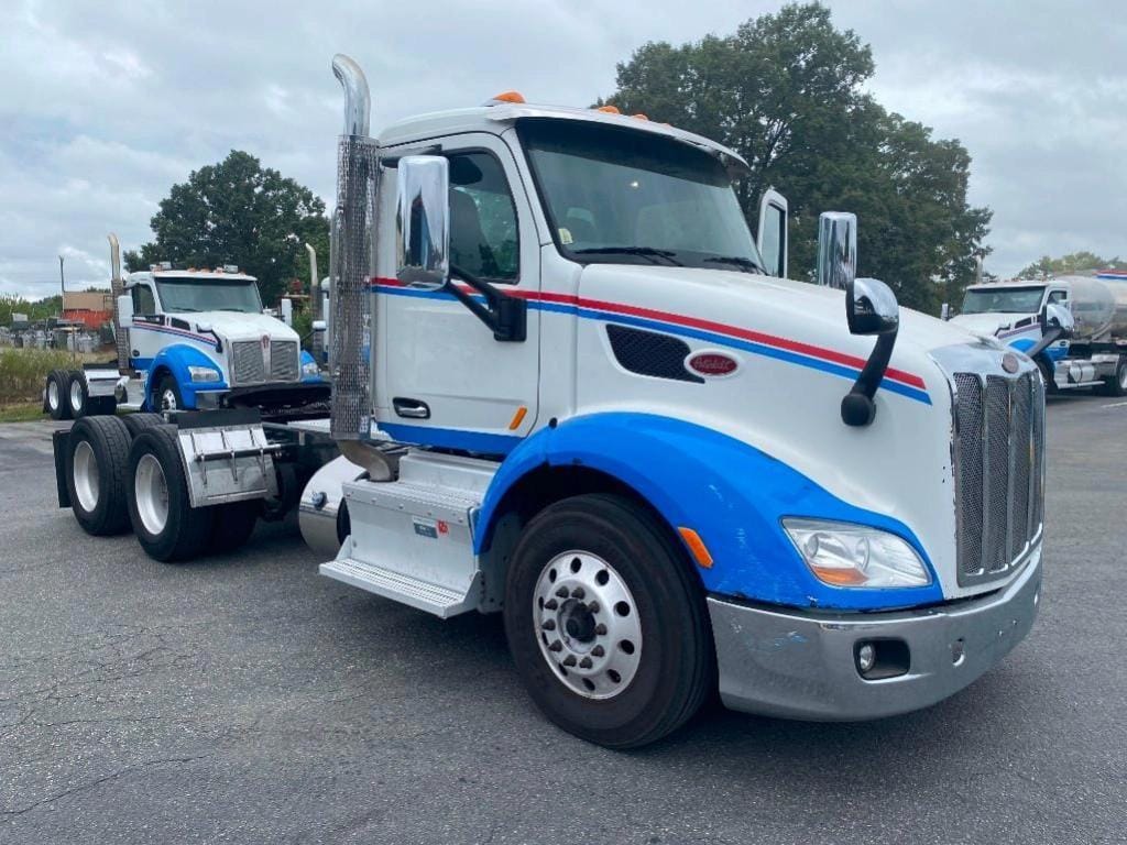 2016 Peterbilt 579 Equipment Image0