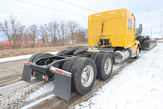 Image of Peterbilt 587 equipment image 2