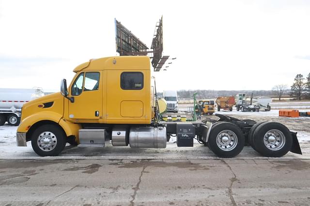 Image of Peterbilt 587 equipment image 4