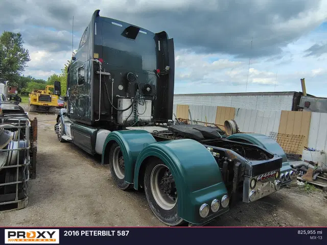 Image of Peterbilt 587 equipment image 3