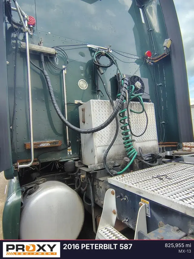 Image of Peterbilt 587 equipment image 2