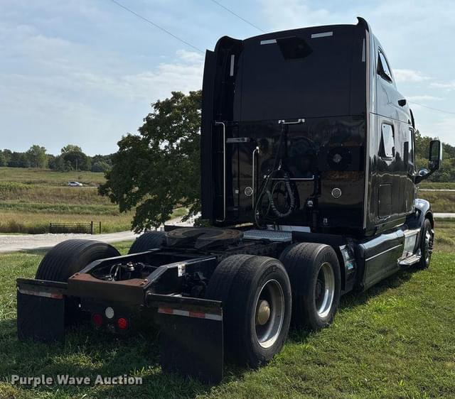 Image of Peterbilt 587 equipment image 3