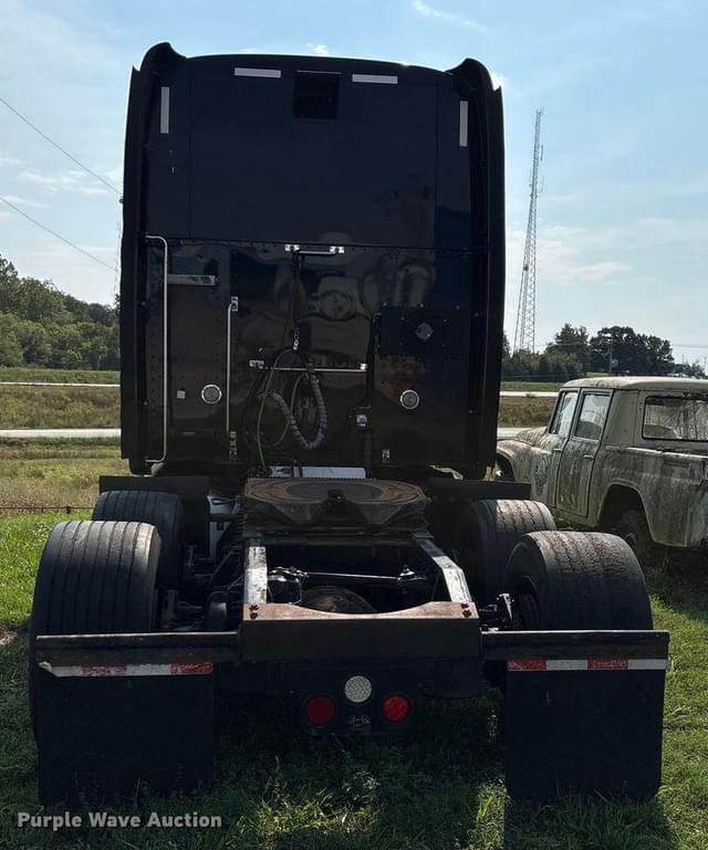 Image of Peterbilt 587 equipment image 4