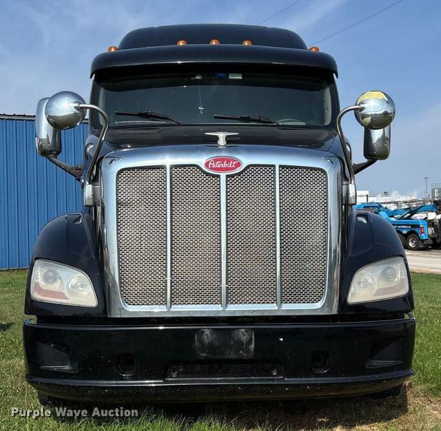Image of Peterbilt 587 equipment image 1