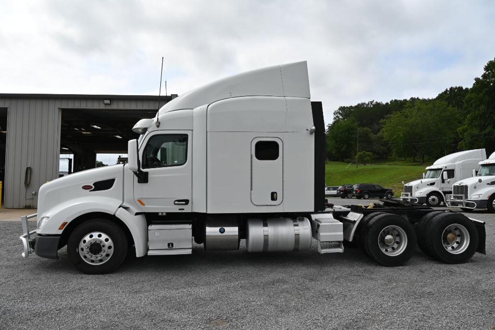 Main image Peterbilt 589