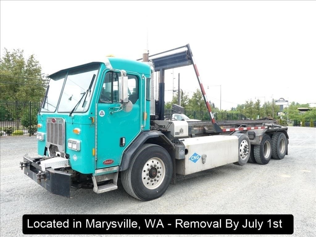 2016 Peterbilt PB320 Equipment Image0