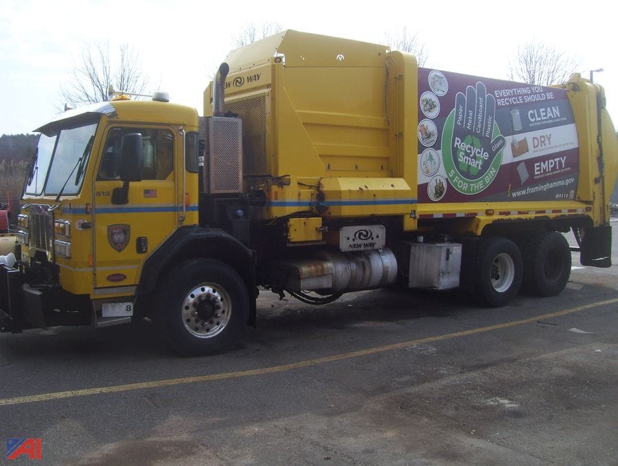 2016 Peterbilt PB320 Equipment Image0