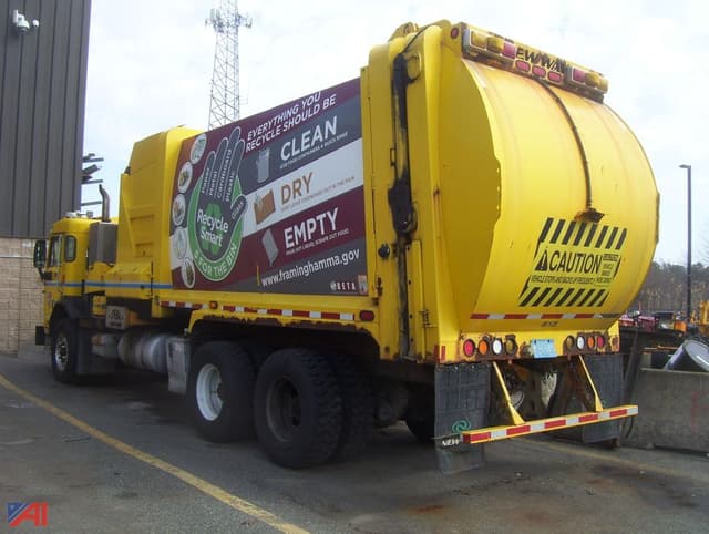 Image of Peterbilt PB320 equipment image 3
