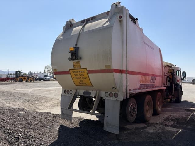 Image of Peterbilt PB320 equipment image 2