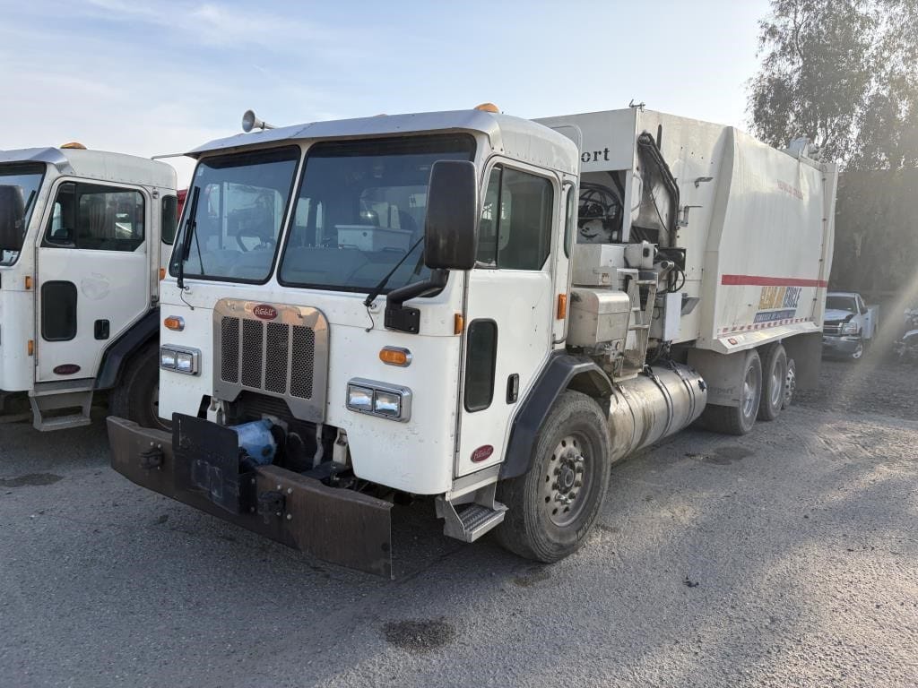 2016 Peterbilt PB320 Equipment Image0