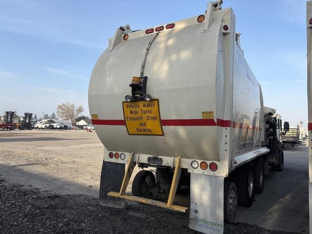 Image of Peterbilt PB320 equipment image 3