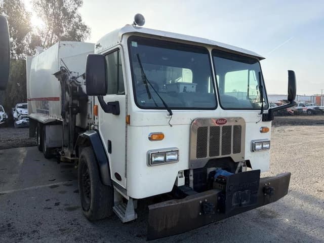 Image of Peterbilt PB320 equipment image 2