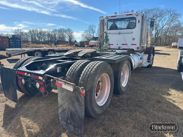 Image of Peterbilt 389 equipment image 3