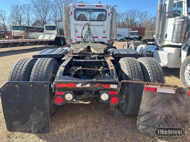 Image of Peterbilt 389 equipment image 2