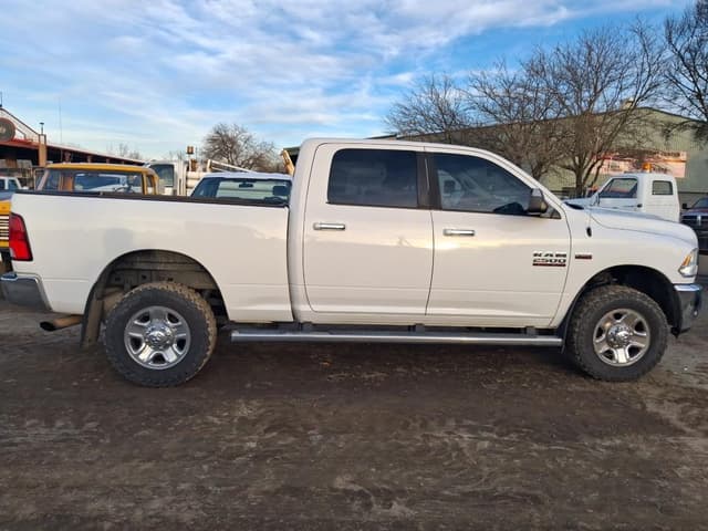 Image of Dodge Ram 2500HD equipment image 2