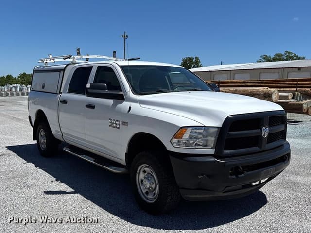 Image of Dodge Ram 2500 equipment image 2