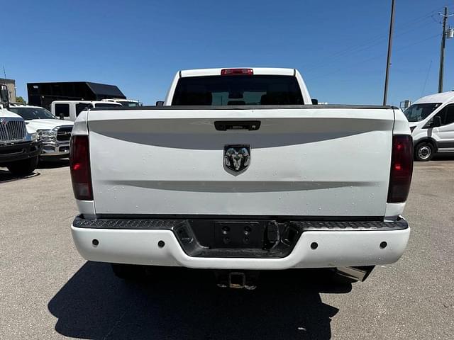 Image of Dodge Ram 2500 equipment image 3