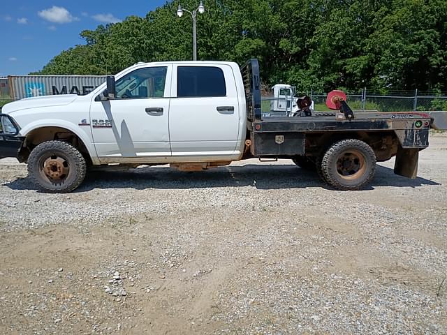 Image of Dodge Ram 3500 equipment image 2