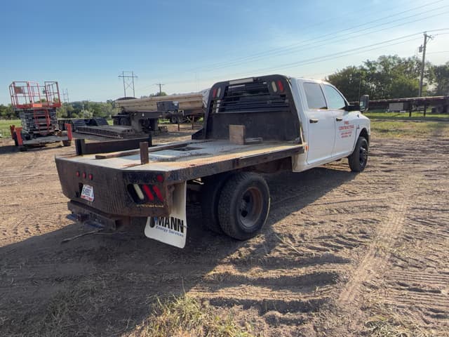 Image of Dodge Ram 3500 equipment image 2