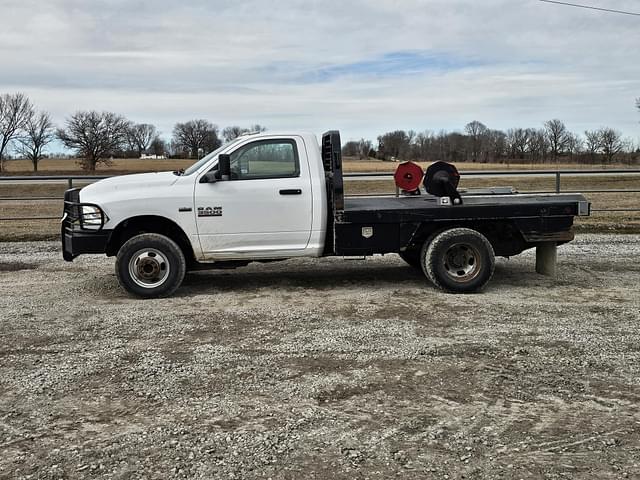 Image of Dodge Ram 3500HD equipment image 2