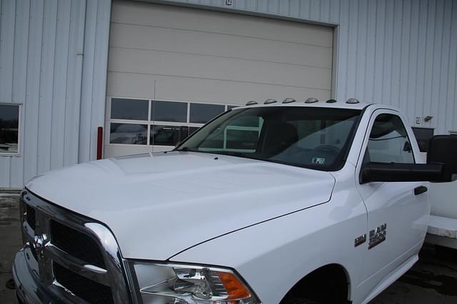 Image of Dodge Ram 3500HD equipment image 2