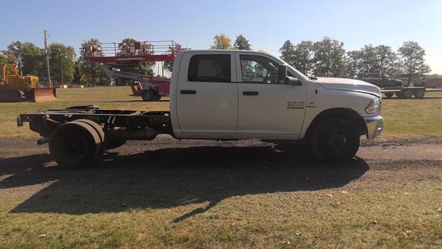 Image of Dodge Ram 3500 equipment image 3