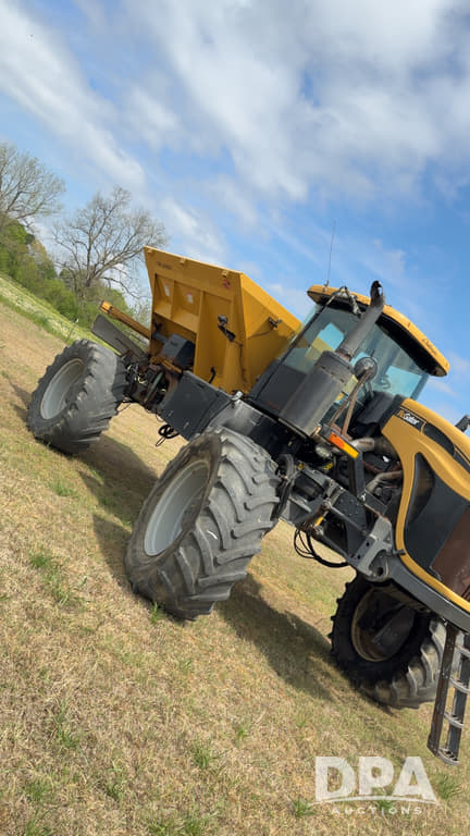 Image of RoGator RG900B equipment image 2