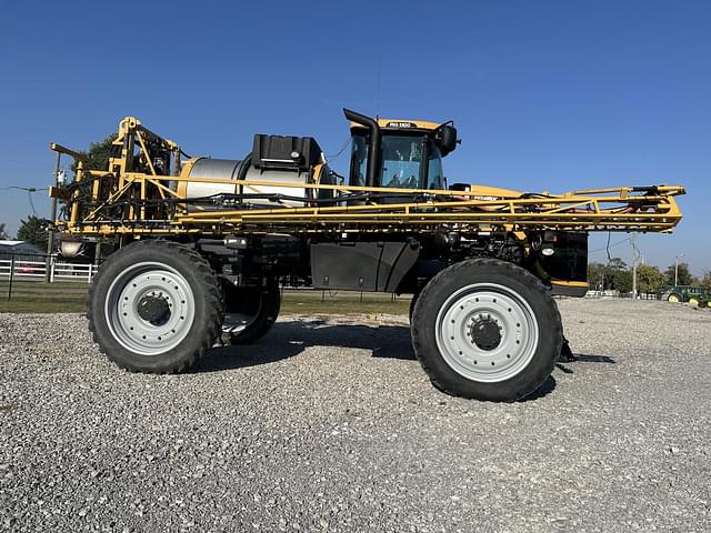 Image of RoGator RG1100 equipment image 2