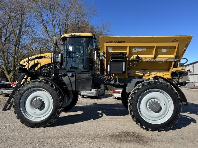 Image of RoGator RG1100B equipment image 2