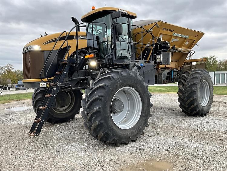 2016 RoGator RG1100B Equipment Image0