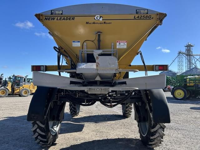 Image of RoGator RG1100B equipment image 3