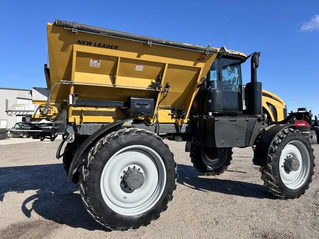 Image of RoGator RG1100B equipment image 2