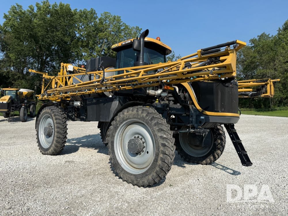 2016 RoGator RG1100B Equipment Image0