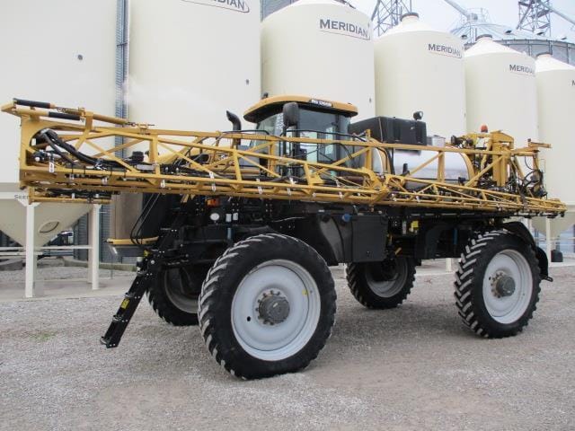 2016 RoGator RG1300B Equipment Image0