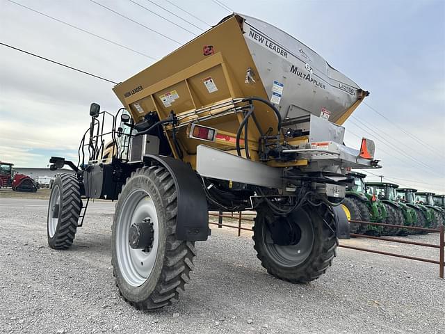 Image of RoGator RG1300B equipment image 4