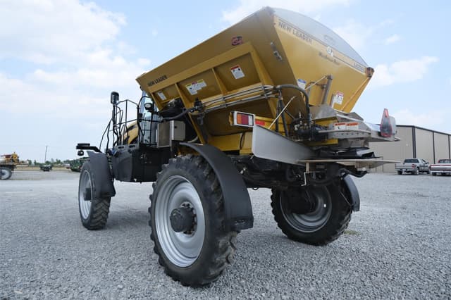 Image of RoGator RG1300B equipment image 4