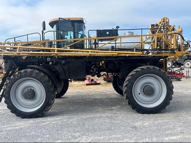 Image of RoGator RG900B equipment image 4