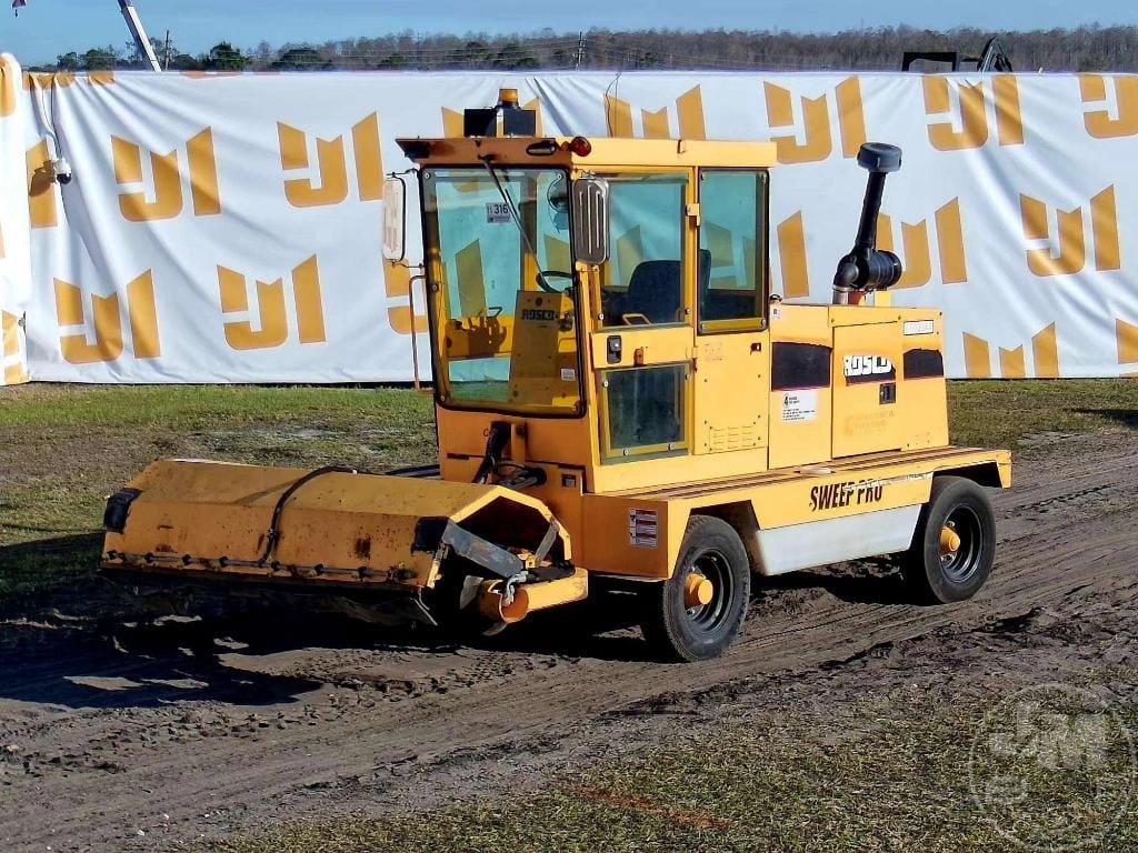 2016 Rosco 4930 Equipment Image0