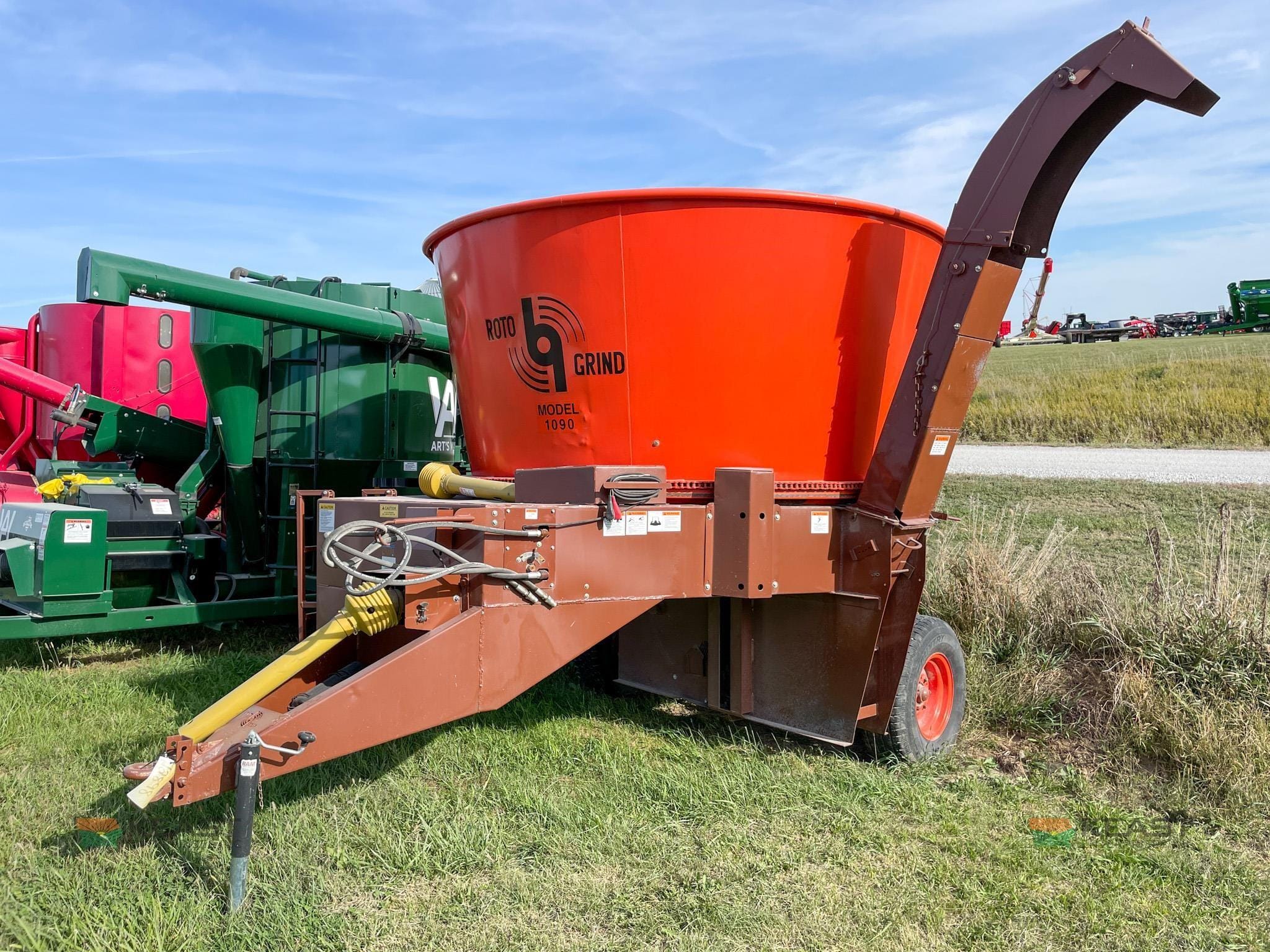 2016 Roto Grind 1090 Equipment Image0