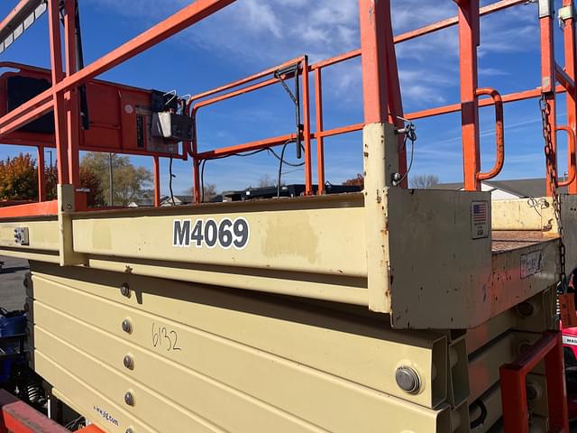 Image of JLG M4069 equipment image 1