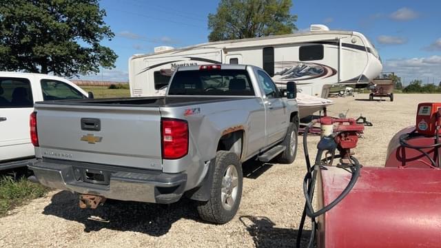 Image of Chevrolet 2500 equipment image 3