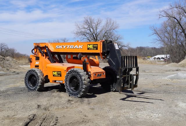 Image of Skytrak 6042 equipment image 4