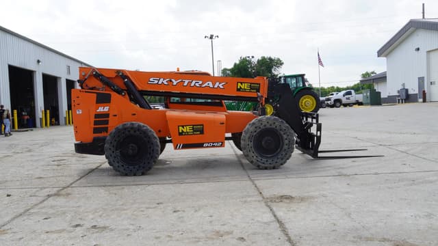 Image of Skytrak 8042 equipment image 4