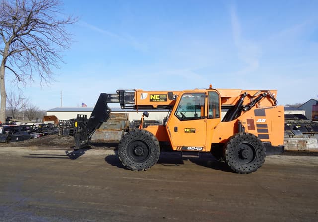 Image of Skytrak 8042 equipment image 2