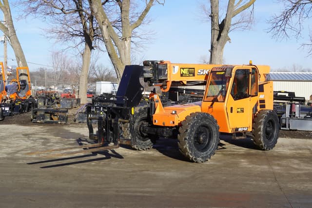 Image of Skytrak 8042 equipment image 3