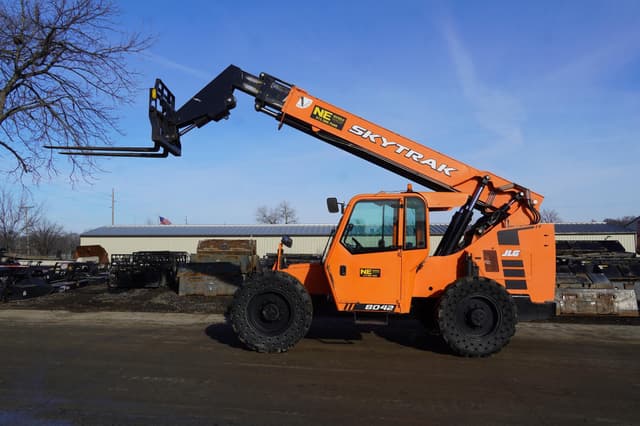 Image of Skytrak 8042 equipment image 1