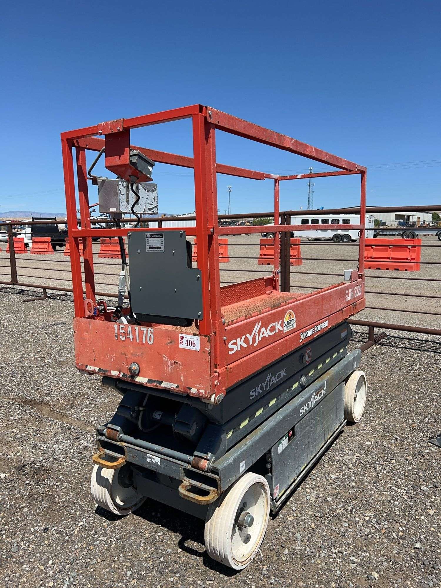 2016 Sky Jack SJ3220 Equipment Image0